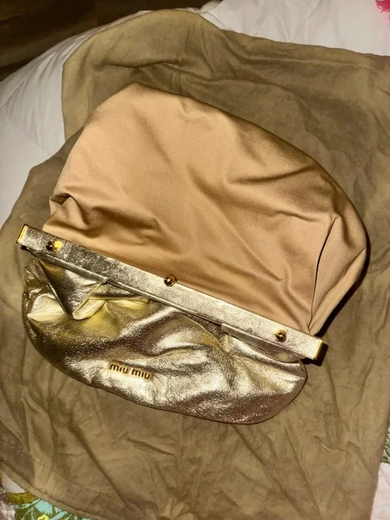 Miu Miu gold calfskin handbag with gold hardware - Picture 5 of 12